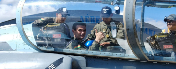 Presidente sobrevuela en el K-8 y destaca capacidad operativa en aniversario de Tarija