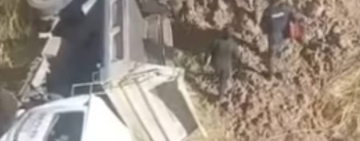 Accidente de tránsito entre volqueta y motocicleta deja dos heridos en Potosí