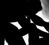 Lo sorprendieron abusando sexualmente de una adolescente en un minibús