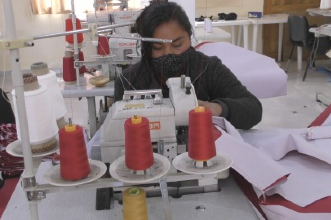 “Textilera Municipal” se reactiva confeccionando ropa de bioseguridad  