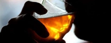 La Policía aprehendió a una notaria electoral en estado de ebriedad en la ciudad de El Alto