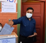 Candidato a la Alcaldía por el MAS, Adhemar Wilcarani: “Un día estoy plantando postes y al otro como candidato”