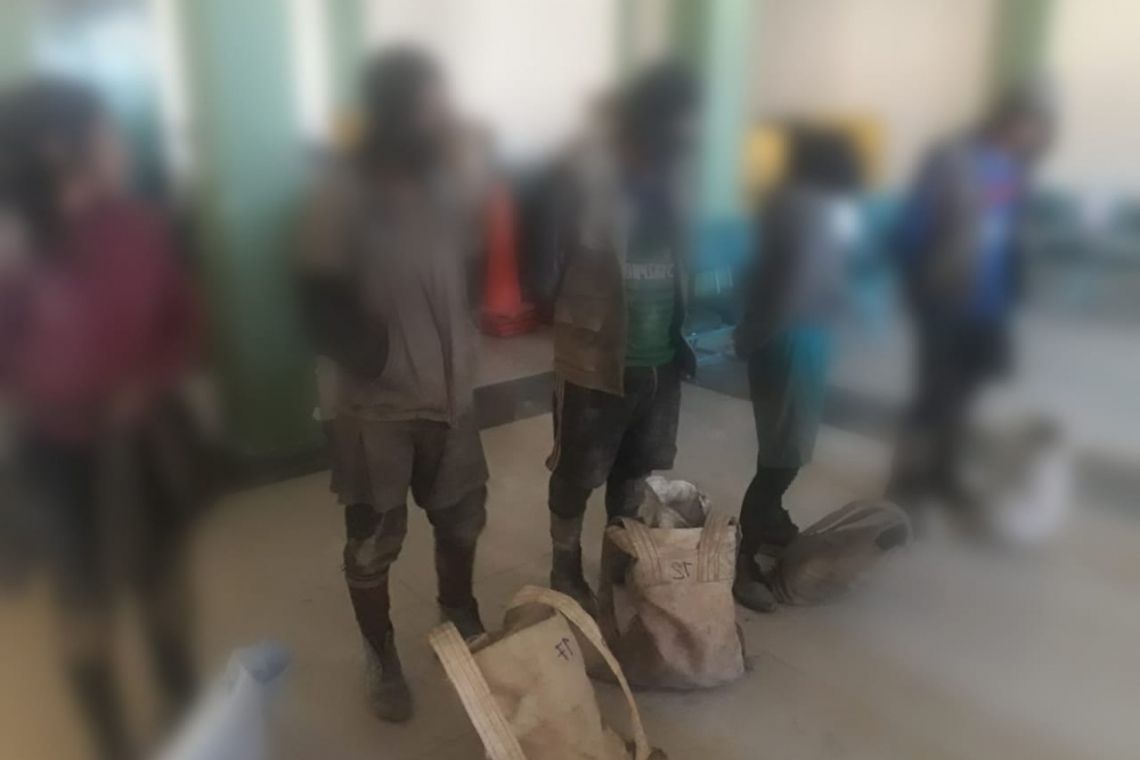 Capturan a 5 "jucus" en la minera de  Huanuni, dos son adolescentes mujeres 