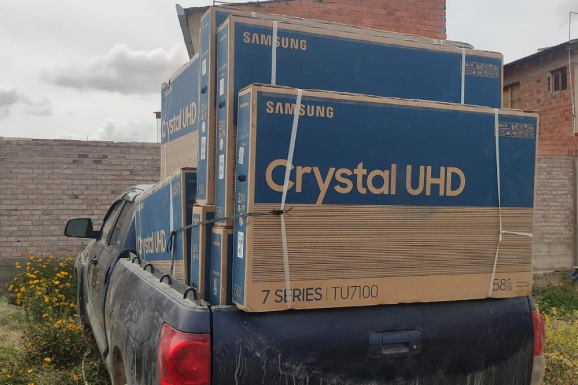 Camioneta que transportaba mercancía  de contrabando colisionó con una motocicleta