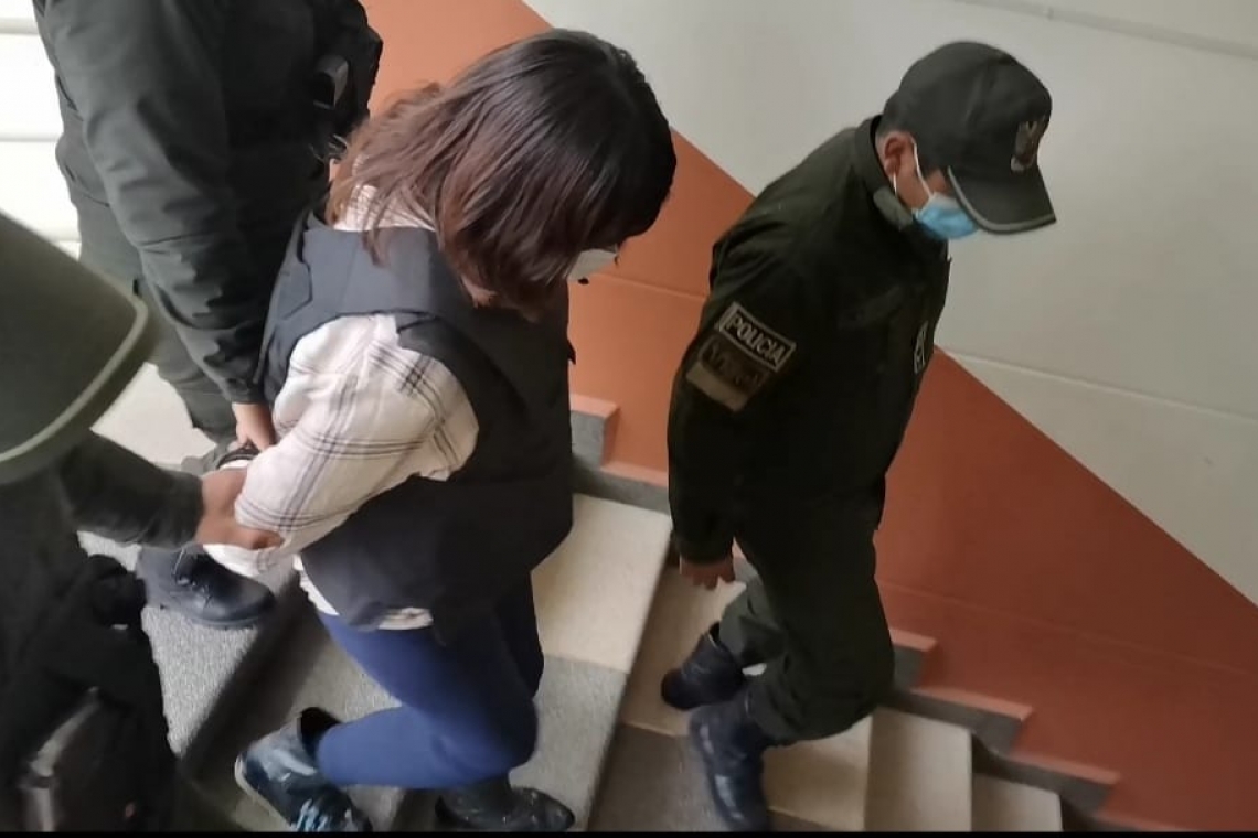 Madre que intentó degollar a  sus hijas fue enviada a la cárcel 