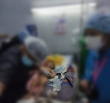 Bebé presenta quemaduras en su cuerpo tras caer a una olla con agua hirviendo