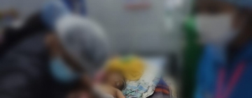 Bebé presenta quemaduras en su cuerpo tras caer a una olla con agua hirviendo