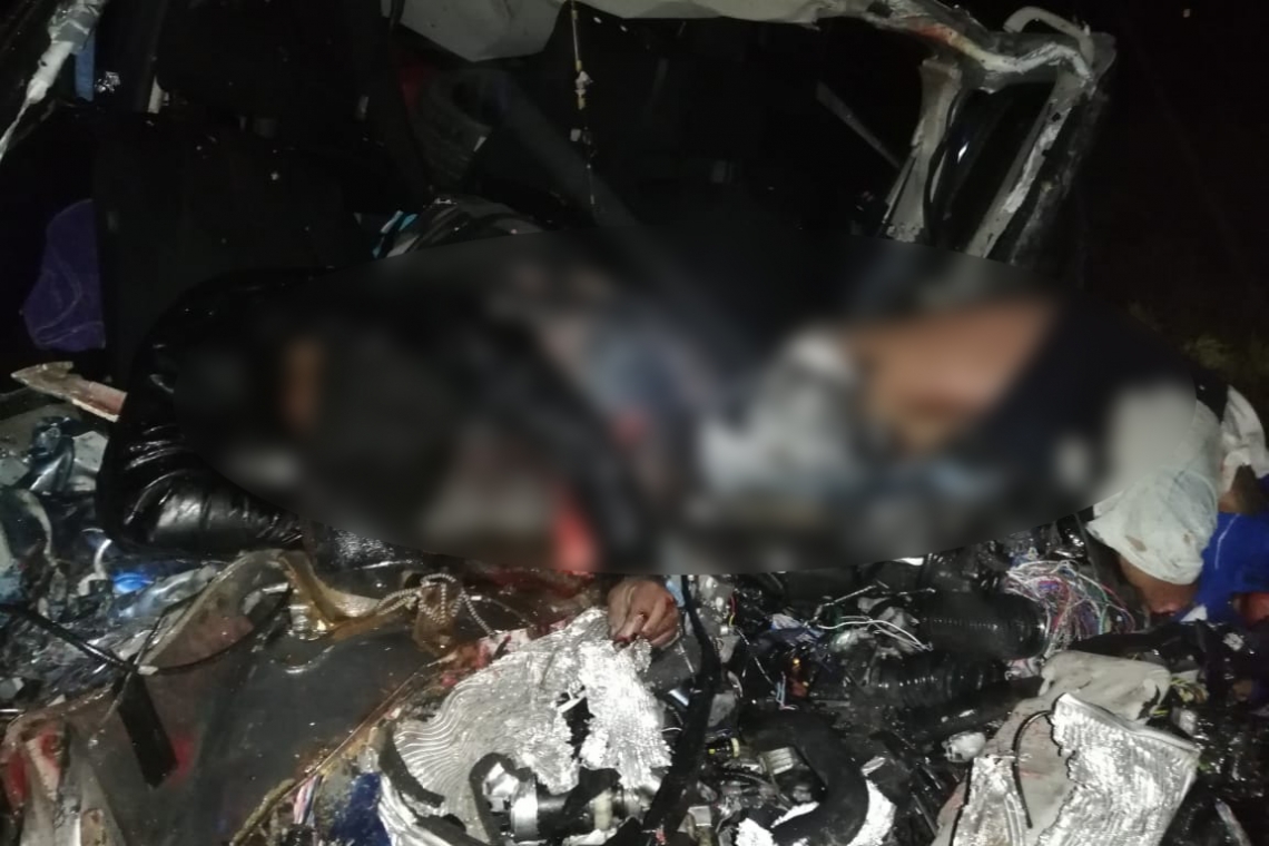 Colisión de dos camiones y una vagoneta  deja luto en la carretera Oruro-Pisiga