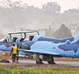 Avión de la FAB se estrella a una casa en Sacaba y muere una mujer