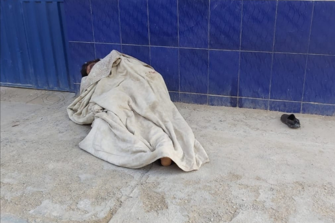 Lo asesinaron al interior de un domicilio  y lo abandonaron en plena vía pública