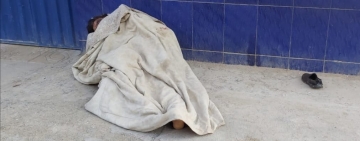 Lo asesinaron al interior de un domicilio  y lo abandonaron en plena vía pública