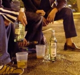 Adolescentes que huyeron de su hogar fueron  encontrados en Poopó consumiendo alcohol