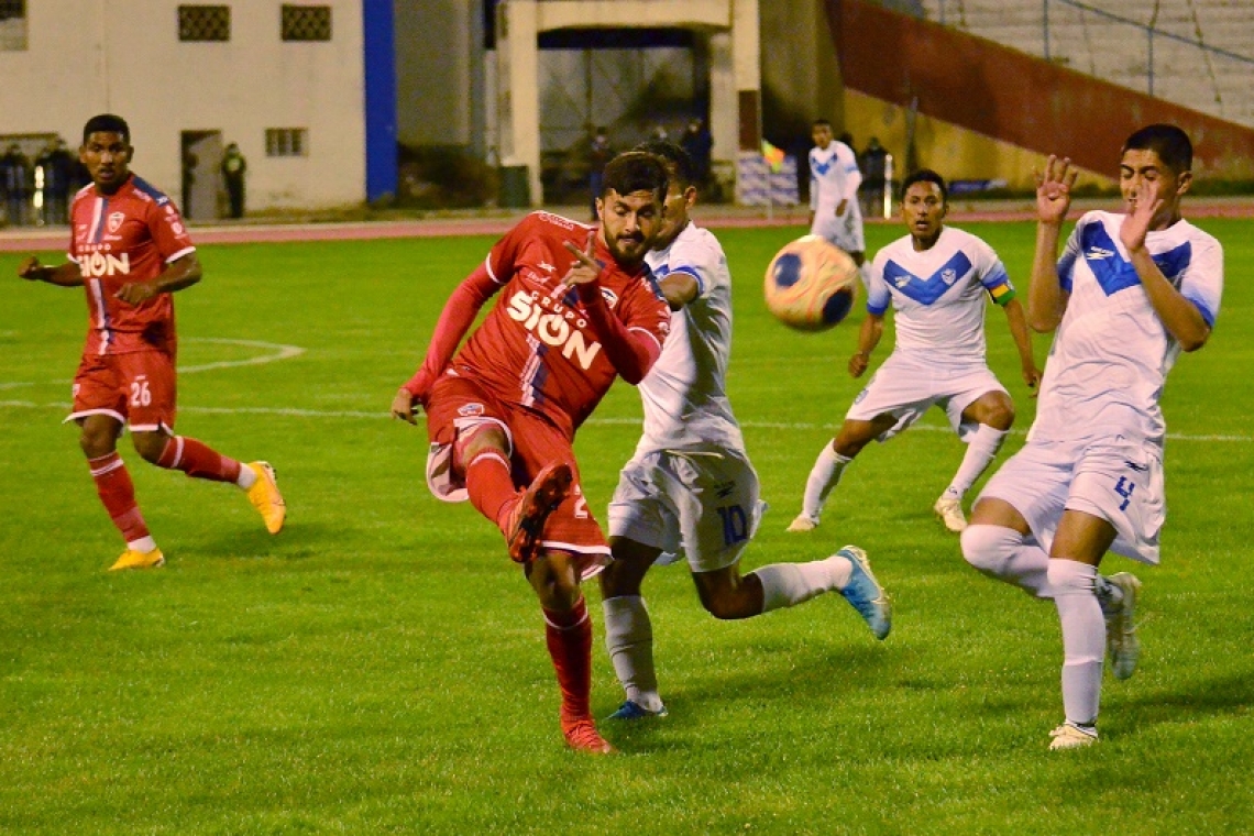 San José regala el triunfo a un Royal Pari que aprovechó los errores