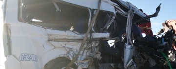 Colisión por invasión de carril deja 5 muertos  y 8 heridos en la carretera Oruro-Pisiga