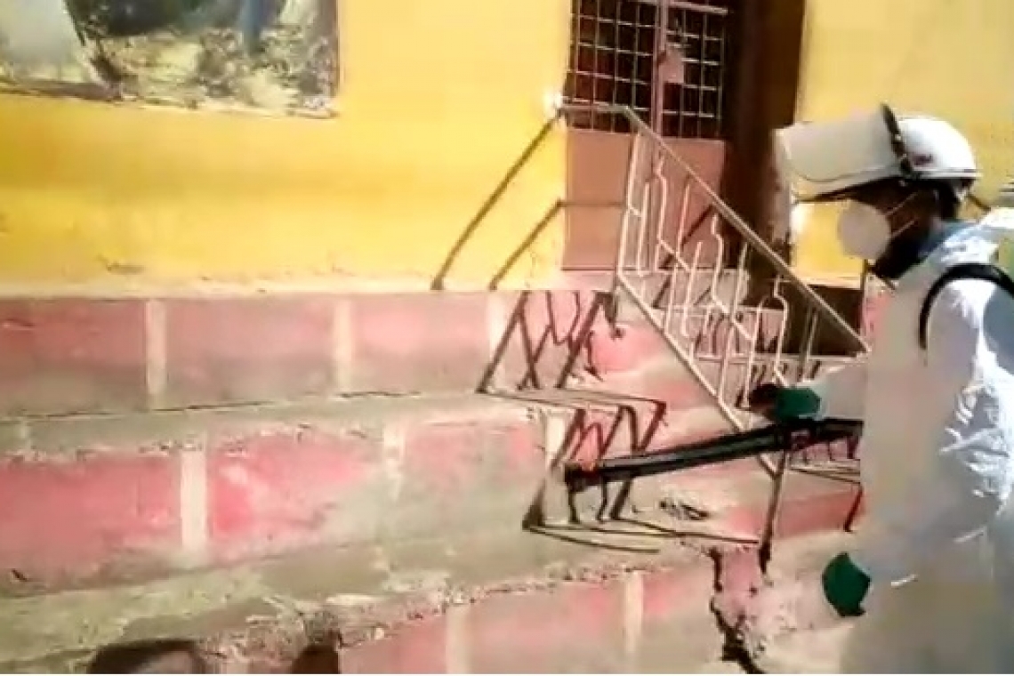 Gobernación de Oruro realiza fumigación en varios municipios para mitigar la Covid-19