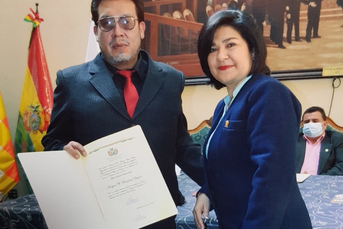 Edgar Sandoval recibió reconocimiento del Senado junto con otros cultores nacionales