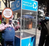 Cambiarán dos botellas de plástico por un plantín