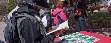 Escueta celebración del Día del Libro con reducida actividad en la plaza
