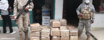 Militares decomisan productos de contrabando y 1.825 pesos argentinos en Bermejo