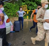 Decomisan bebidas y alimentos de contrabando en Bermejo, frontera con Argentina