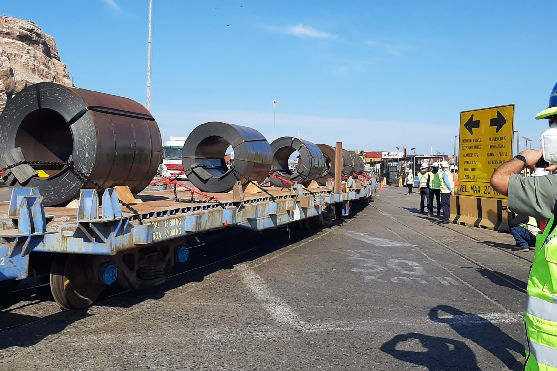    Tren de carga inició viaje de prueba desde el Puerto de Arica con destino a Bolivia