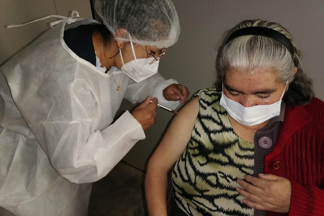 CNS continuará con la vacunación a adultos mayores este jueves