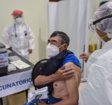 Personas vacunadas deben esperar entre 21 y 90 días para recibir la segunda dosis