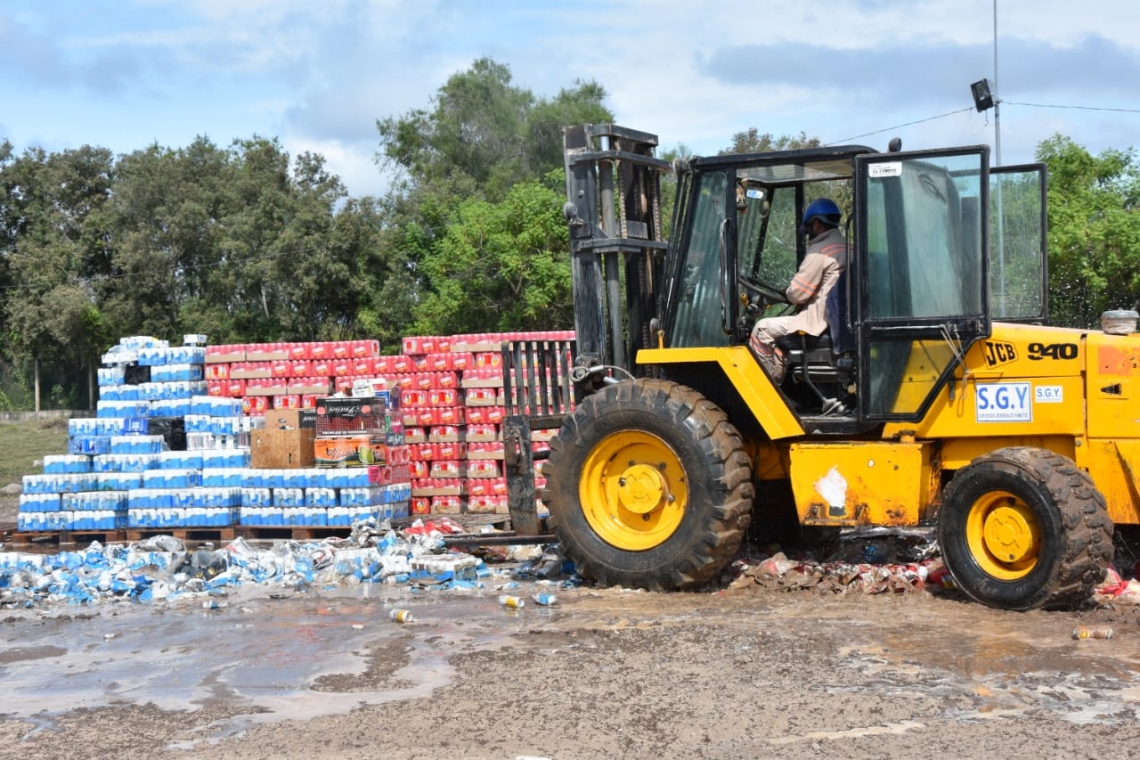 Algo más de 50 toneladas de productos de contrabando y vehículos indocumentados fueron destruidos en Yacuiba