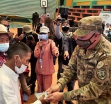 FFAA entrega libretas de servicio militar a personas con discapacidad en Oruro