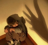 Buscan a familiares de dos niños que  eran “flagelados” por su madrastra