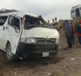 9 personas heridas tras el vuelco de un  minibús en la doble vía Oruro-La Paz