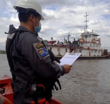 Armada inspecciona 24 remolcadores y barcazas en la Hidrovía Paraguay-Paraná
