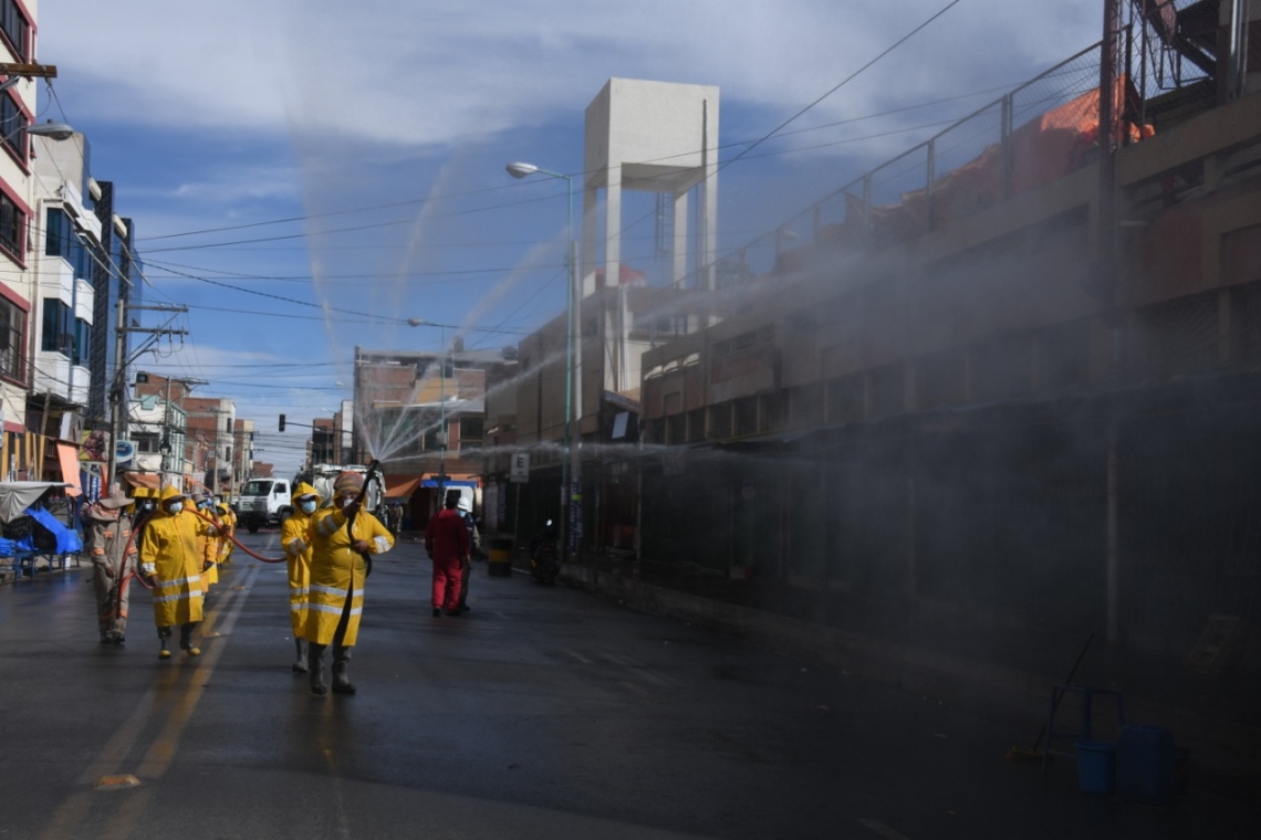 Se cumplen trabajos de fumigación en distintos sectores de la ciudad