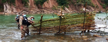 Marinos combaten contra la pesca ilegal en Bermejo