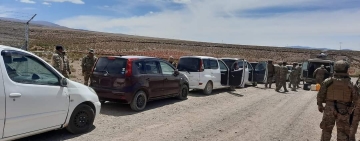 Al menos 10 vehículos “chutos” y 10 camiones con contrabando fueron incautados en Huachacalla 