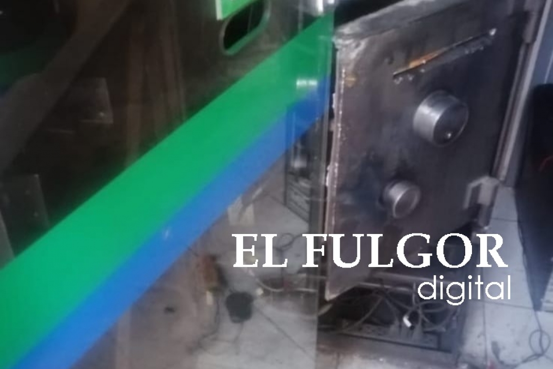 Avezados delincuentes roban Bs. 100 mil de un cajero automático 