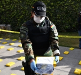 La ONODC dona kits de narcotest y reconoce a Bolivia por los esfuerzos en la lucha antidroga