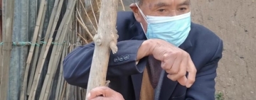 A sus 92 años, Raúl es víctima de violencia por  su esposa e hija al extremo de robarle su renta de vejez