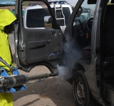 Fumigan minibuses de transporte urbano e interprovincial
