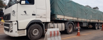 Incautan 5 camiones que transportaban soya de contrabando en Tarija