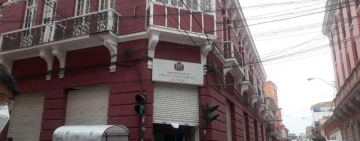 Mujer con antecedentes delictivos  agrede a un abogado en la Fiscalía