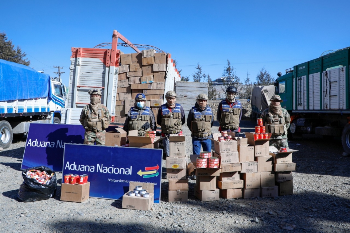 Aduana incauta 5.2 toneladas de sardina de  contrabando internada desde Perú a El Alto