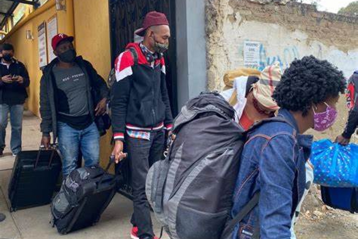 Interceptan a 40 haitianos que ingresaron ilegalmente a Bolivia