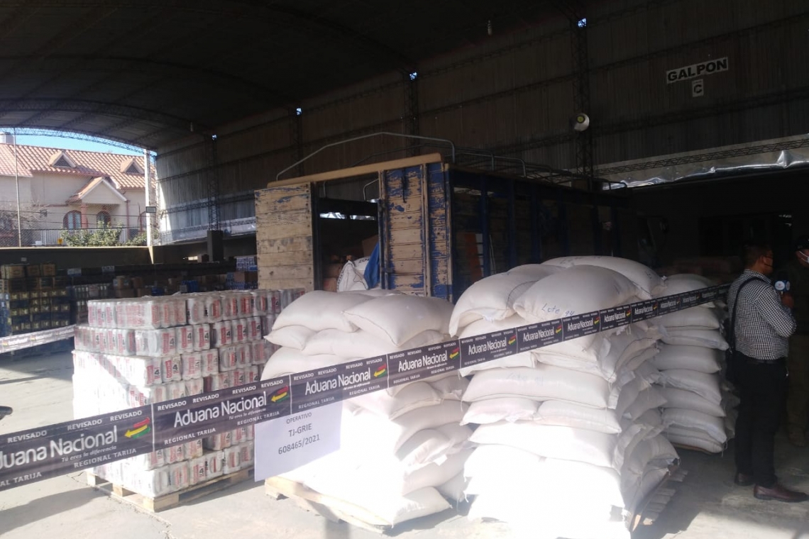 Decomisan bebidas y frutas de contrabando cuyo valor supera el medio millón de bolivianos 