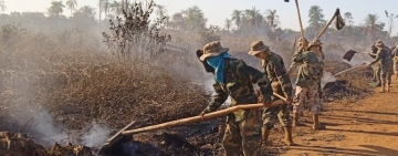 Marinos intervienen y mitigan incendio en Guayaramerín frontera con Brasil