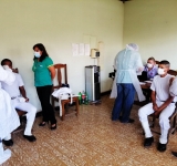 Marineros buscan prevenir la pandemia por el COVID-19 y el riesgo de una cuarta ola