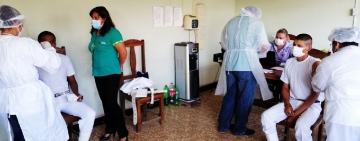 Marineros buscan prevenir la pandemia por el COVID-19 y el riesgo de una cuarta ola