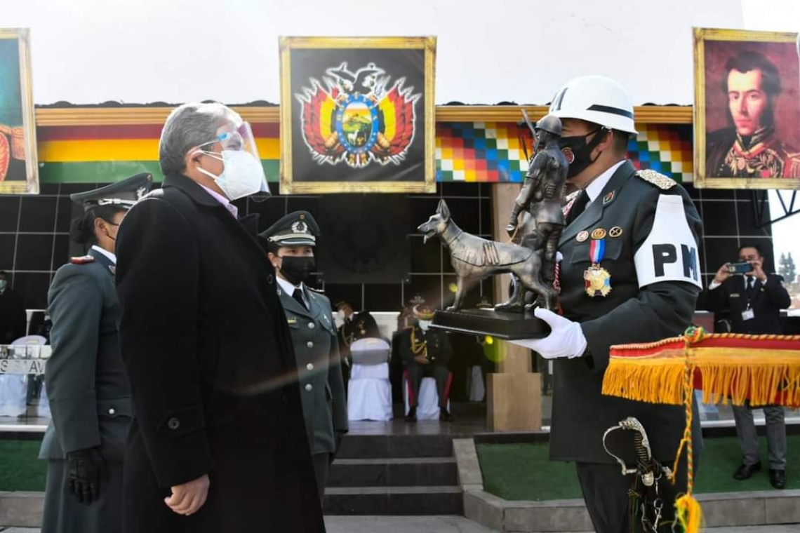 Legendaria unidad “cascos blancos” celebra 46 años de creación