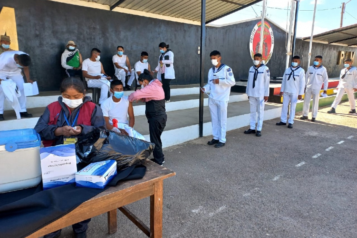 En “Carcaje” aplican primera dosis para proteger del COVID-19 a marineros