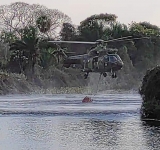 Por aire y tierra Defensa Civil extrema recursos para controlar incendios forestales